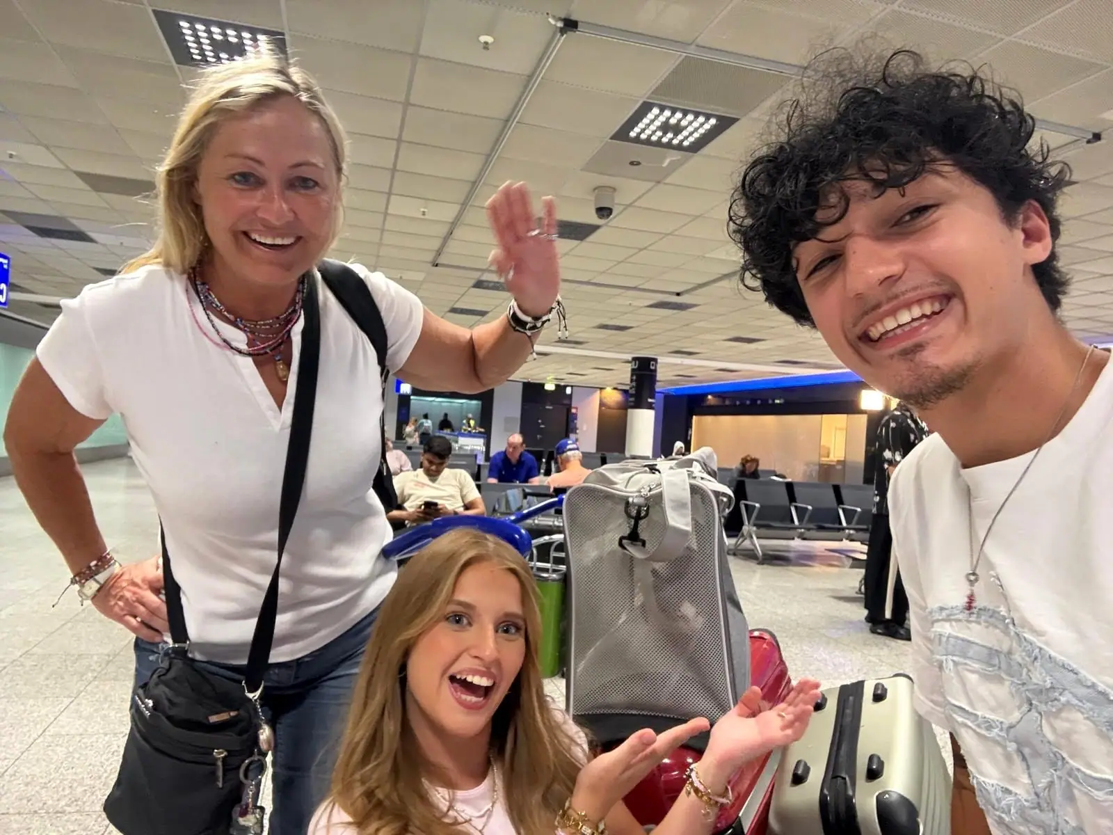 Chrissy am Flughafen, als Flugpatin für Paka